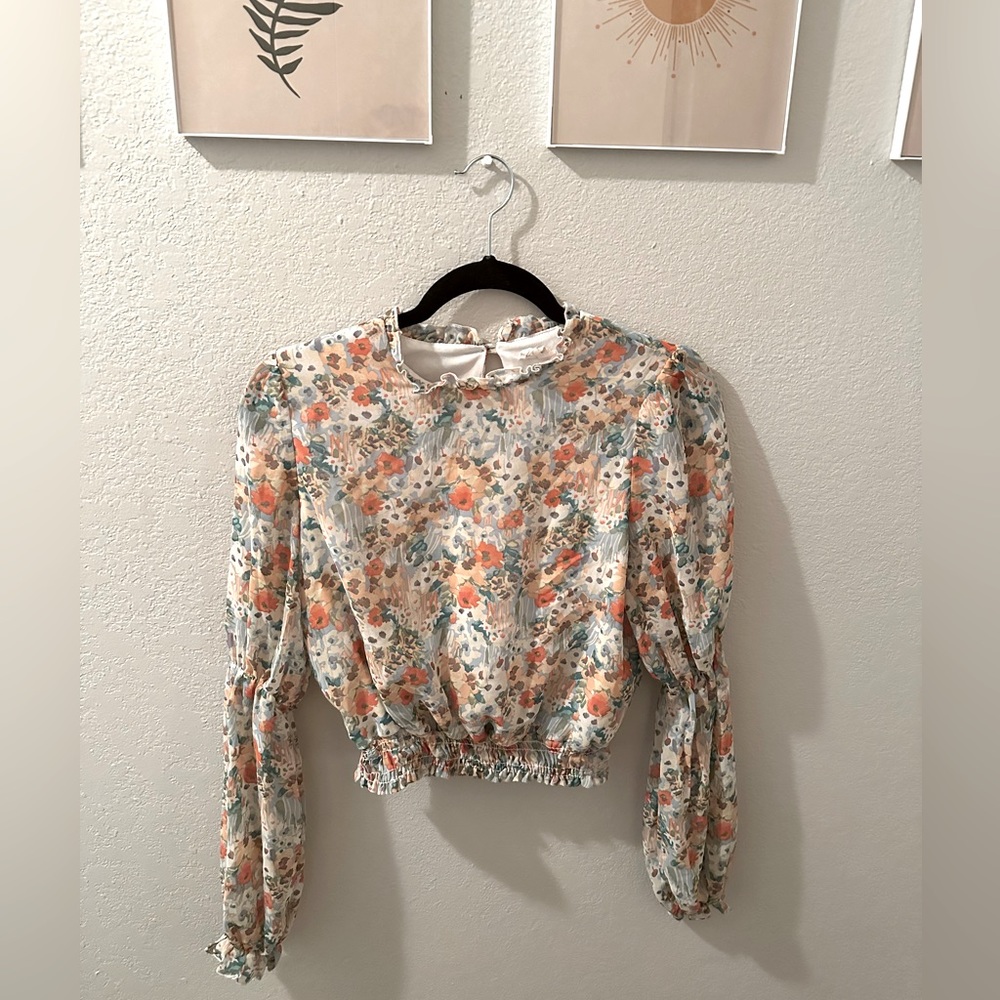 Small boutique cropped floral blouse